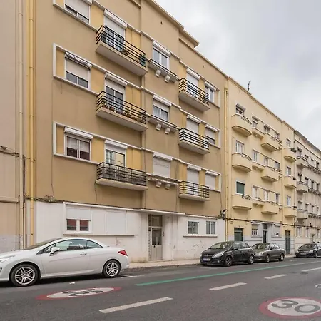 Central 4 Bed Near Sete Rios