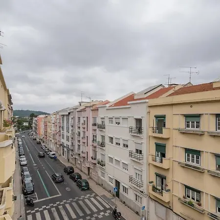 Central 4 Bed Near Sete Rios *